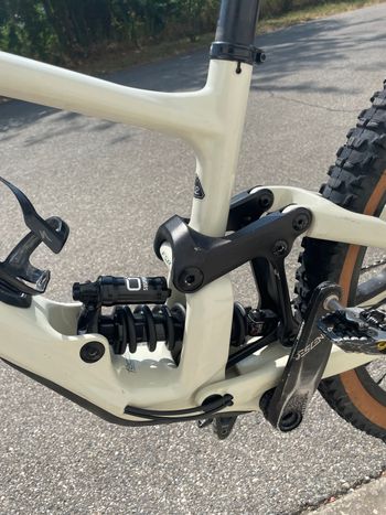 Używany Specialized Enduro Elite 2022 2022 Mountainbike — zdjęcie 2 z 6