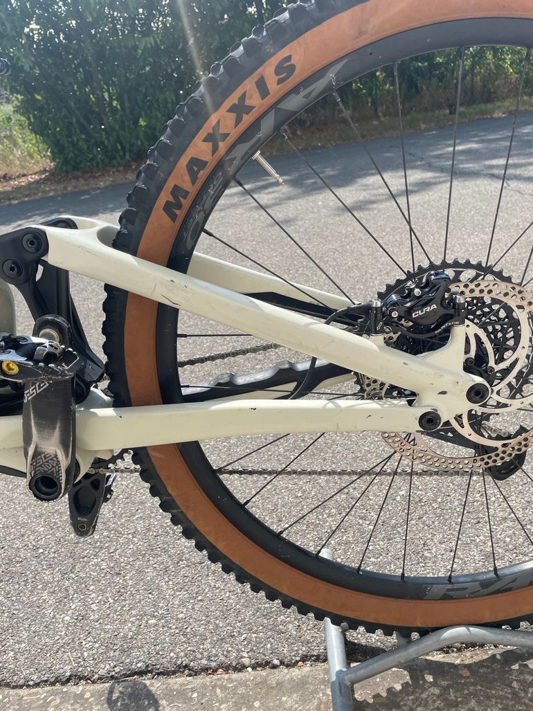 Używany Specialized Enduro Elite 2022 2022 Mountainbike — zdjęcie 4 z 6