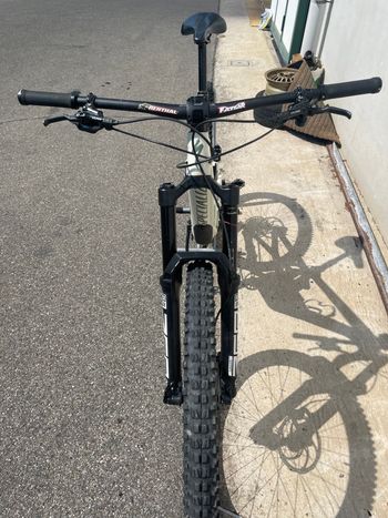 Używany Specialized Enduro Elite 2022 2022 Mountainbike — zdjęcie 6 z 6