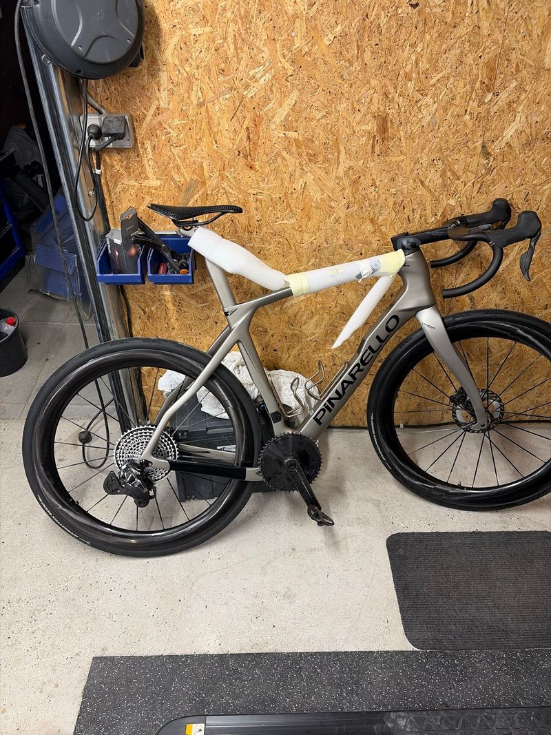 Použité Pinarello GREVIL F9 - SHIMANO GRX Di2 2026 2026 Road & Gravel