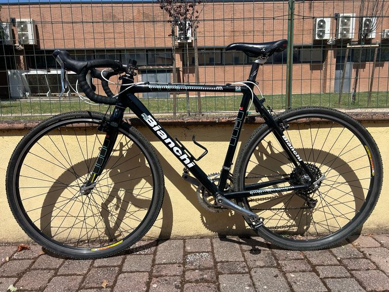 Used Bianchi Custom Shimano Tiagra 2008 Road & Gravel, Black — image 4 of 5