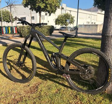 Trek Slash 7 Gen 5 2023 2023 Mountainbike usato, Nero — immagine 1 di 11