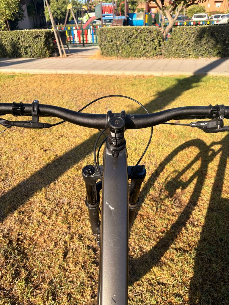 Brugt Trek Slash 7 Gen 5 2023 2023 Mountainbike — billede 10 af 11