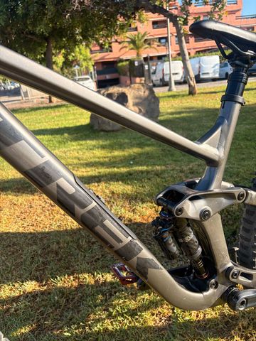 Trek Slash 7 Gen 5 2023 2023 Mountainbike usato, Nero — immagine 8 di 11