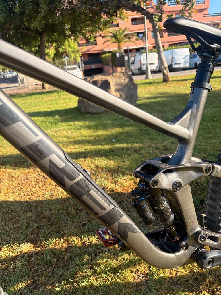 Brugt Trek Slash 7 Gen 5 2023 2023 Mountainbike — billede 8 af 11
