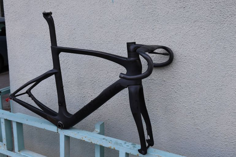 Pinarello F7 ULTEGRA Di2 2024 Frameset 2024 Road & Gravel usato, Nero — immagine 8 di 8