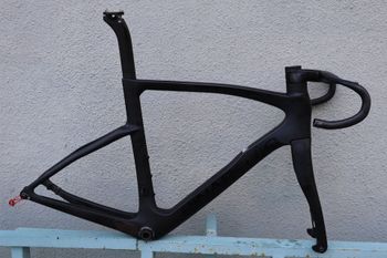 Pinarello F7 ULTEGRA Di2 2024 Frameset 2024 Road & Gravel usato, Nero — immagine 2 di 8