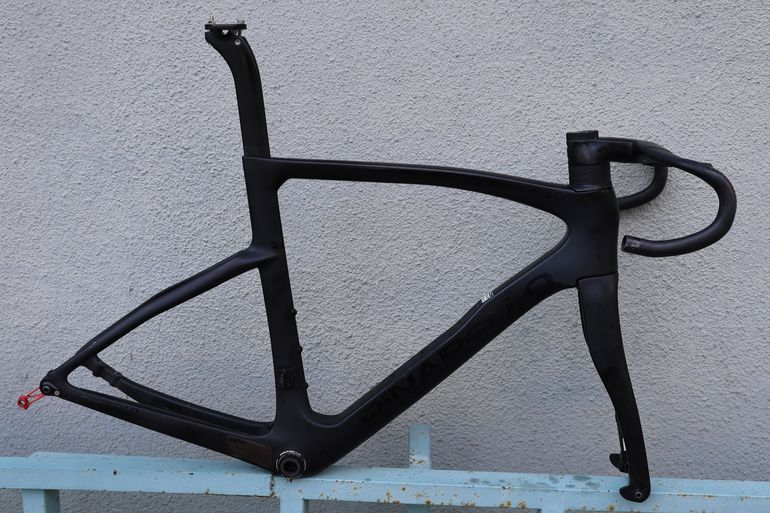 Pinarello F7 ULTEGRA Di2 2024 Frameset 2024 Road & Gravel usato, Nero — immagine 2 di 8