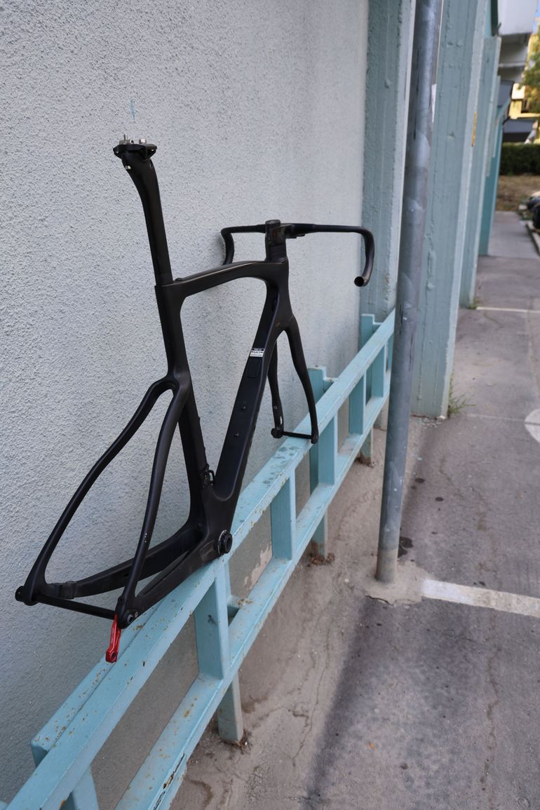 Pinarello F7 ULTEGRA Di2 2024 Frameset 2024 Road & Gravel usato, Nero — immagine 4 di 8