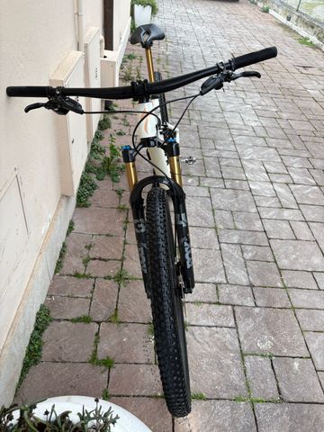 Used Specialized Epic EVO Pro 2023 2023 Mountainbike, White, 29 — image 17 of 74