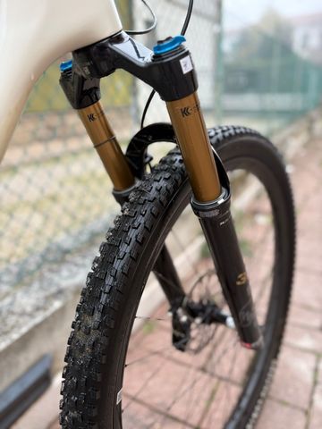 Used Specialized Epic EVO Pro 2023 2023 Mountainbike, White, 29 — image 13 of 74