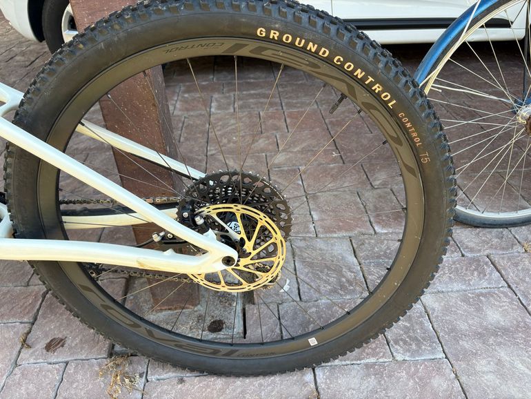 Used Specialized Epic EVO Pro 2023 2023 Mountainbike, White, 29 — image 20 of 74