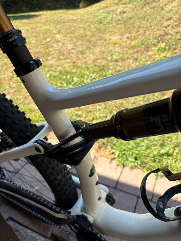 Used Specialized Epic EVO Pro 2023 2023 Mountainbike, White, 29 — image 57 of 74
