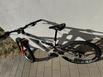 Gebrauchtes Focus SAM ² 6.9 2023 2023 Mountainbike, Hellgrau, 29 — Bild 5 von 5
