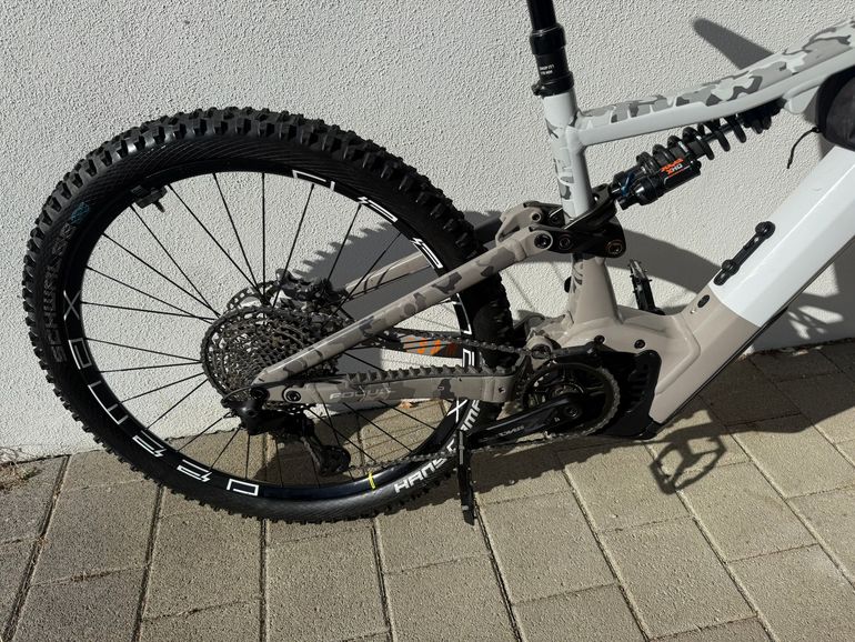 Gebrauchtes Focus SAM ² 6.9 2023 2023 Mountainbike, Hellgrau, 29 — Bild 4 von 5