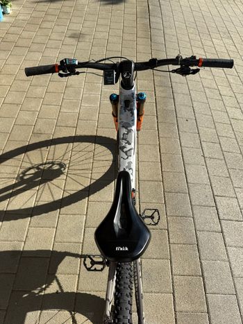 Gebrauchtes Focus SAM ² 6.9 2023 2023 Mountainbike, Hellgrau, 29 — Bild 2 von 5