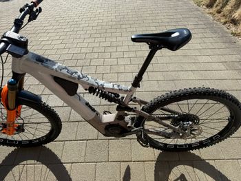 Gebrauchtes Focus SAM ² 6.9 2023 2023 Mountainbike, Hellgrau, 29 — Bild 3 von 5
