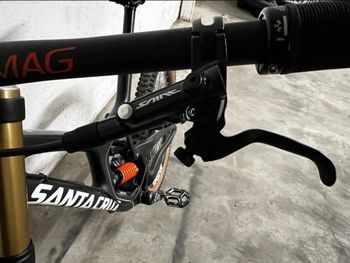 Used Santa Cruz V10 SRAM X01 Eagle 2017 Mountainbike, Black — image 8 of 8