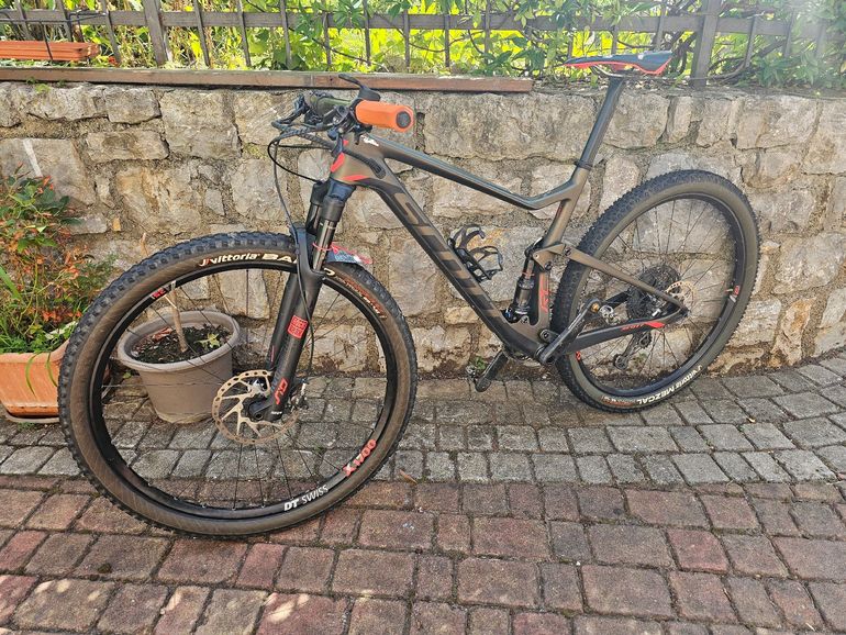 Scott Spark RC 900 Pro 2019 2019 Mountainbike usato, Rosso — immagine 2 di 4