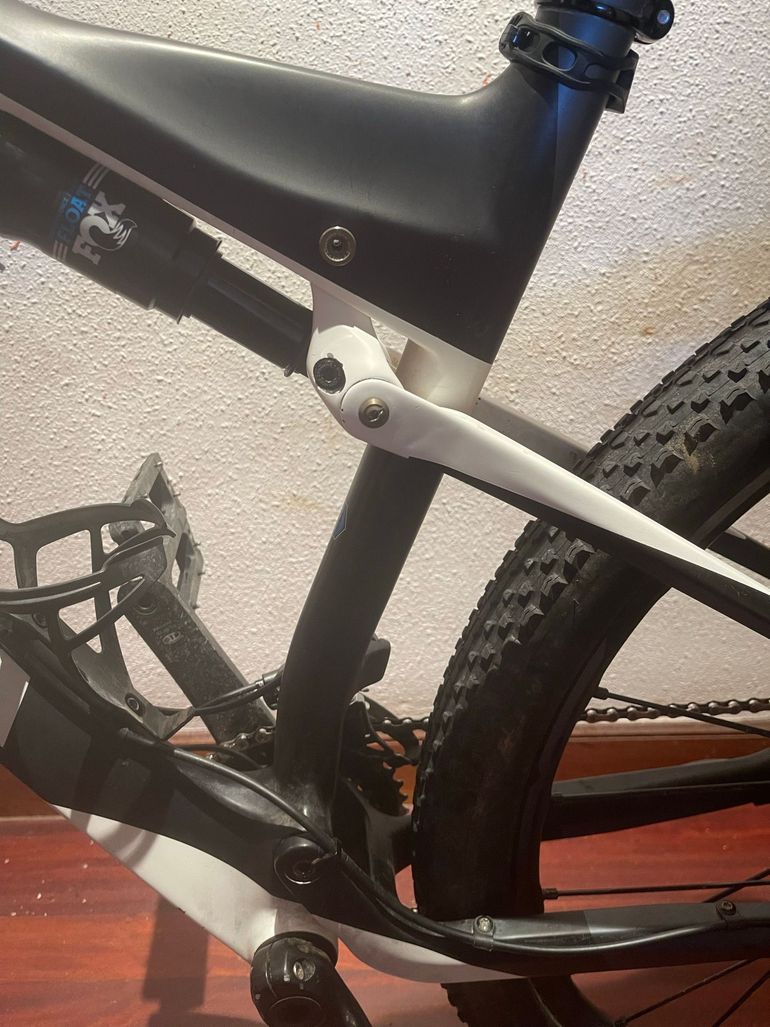 Used Orbea Oiz Shimano Deore XT 2016 Mountainbike, Black — image 8 of 15
