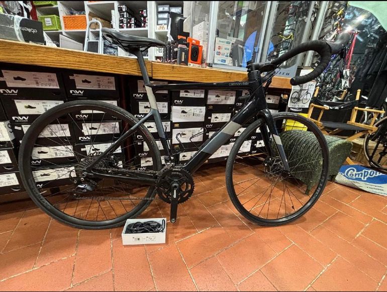 Used Cannondale Supersix Shimano 105 2020 Road & Gravel, Black — image 2 of 8