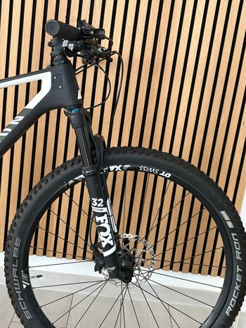 Gebrauchtes Canyon Exceed CF SL 6.0 2019 2019 Mountainbike, Schwarz, 29 — Bild 2 von 4