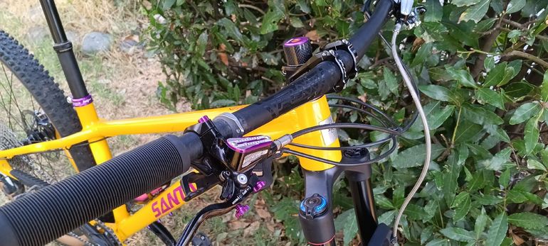 Santa Cruz Chameleon Shimano SLX 2023 Mountainbike d'occasion — image 4 sur 8