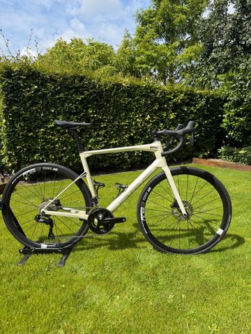 BMC Roadmachine THREE 2023 2023 Road & Gravel usato