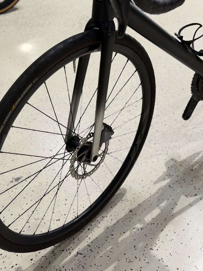 Specialized Aethos 2022 Road & Gravel usato, Nero — immagine 4 di 7