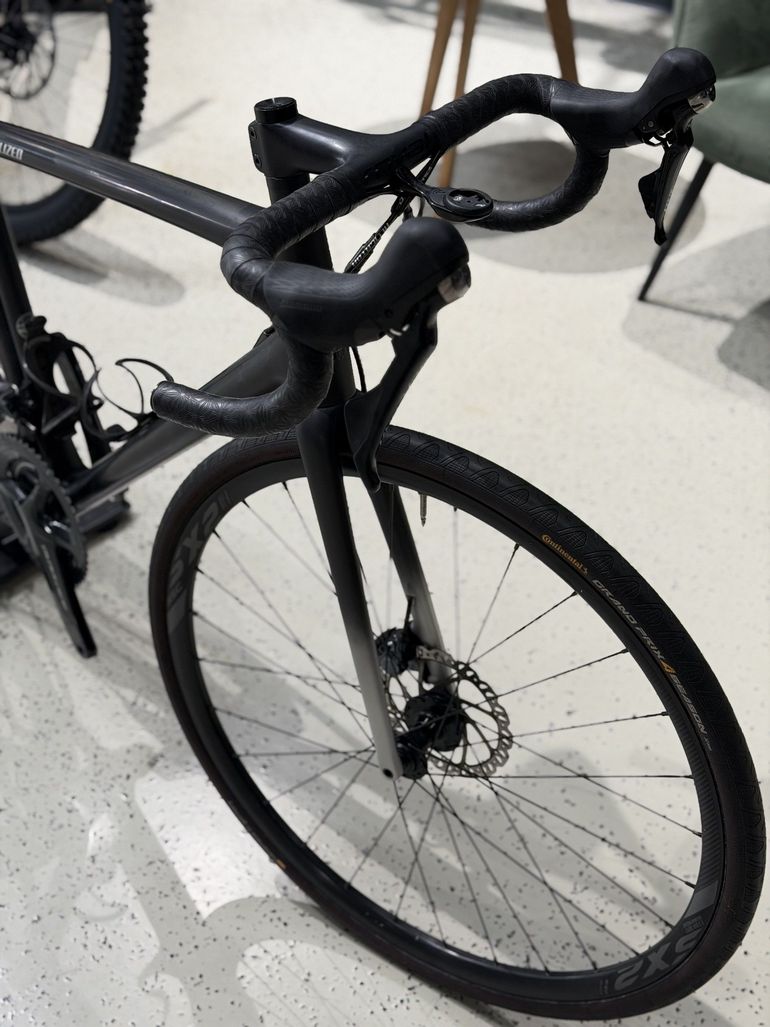 Specialized Aethos 2022 Road & Gravel usato, Nero — immagine 2 di 7
