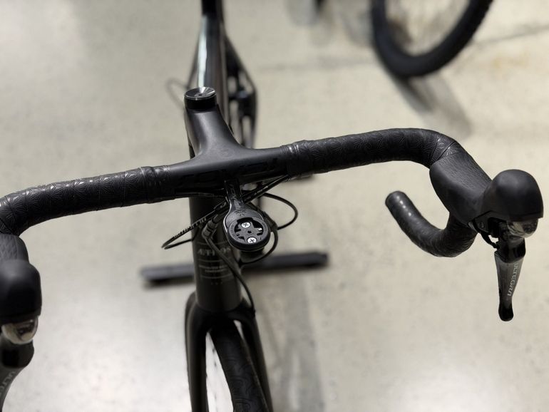 Specialized Aethos 2022 Road & Gravel usato, Nero — immagine 3 di 7