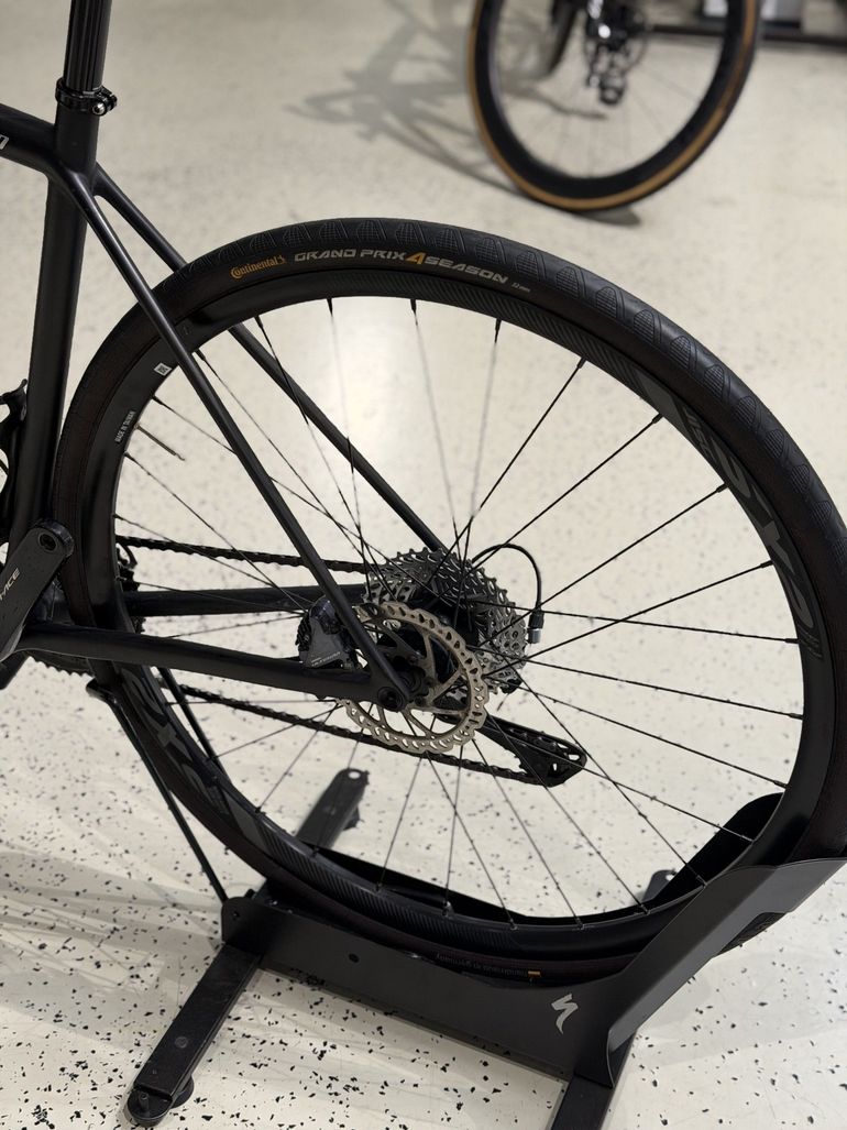 Specialized Aethos 2022 Road & Gravel usato, Nero — immagine 5 di 7