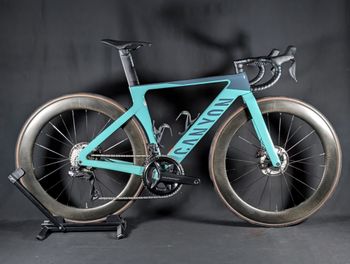 Käytetty Canyon Aeroad CF SLX 8 Di2 2024 2024 Road & Gravel