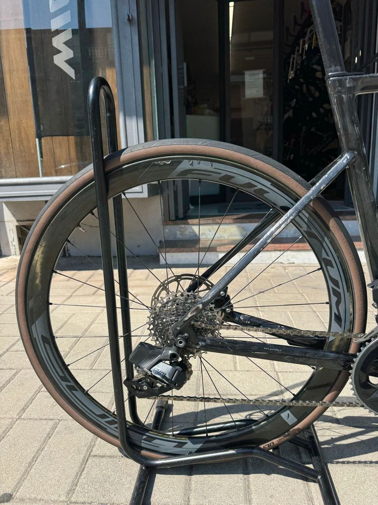 Used Focus Izalco SRAM Rival eTap AXS 2023 Road & Gravel, Black — image 2 of 13