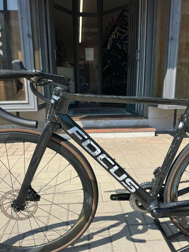 Used Focus Izalco SRAM Rival eTap AXS 2023 Road & Gravel, Black — image 13 of 13