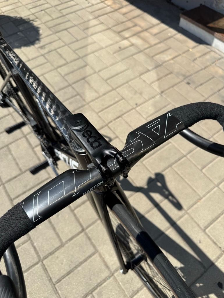 Used Focus Izalco SRAM Rival eTap AXS 2023 Road & Gravel, Black — image 10 of 13