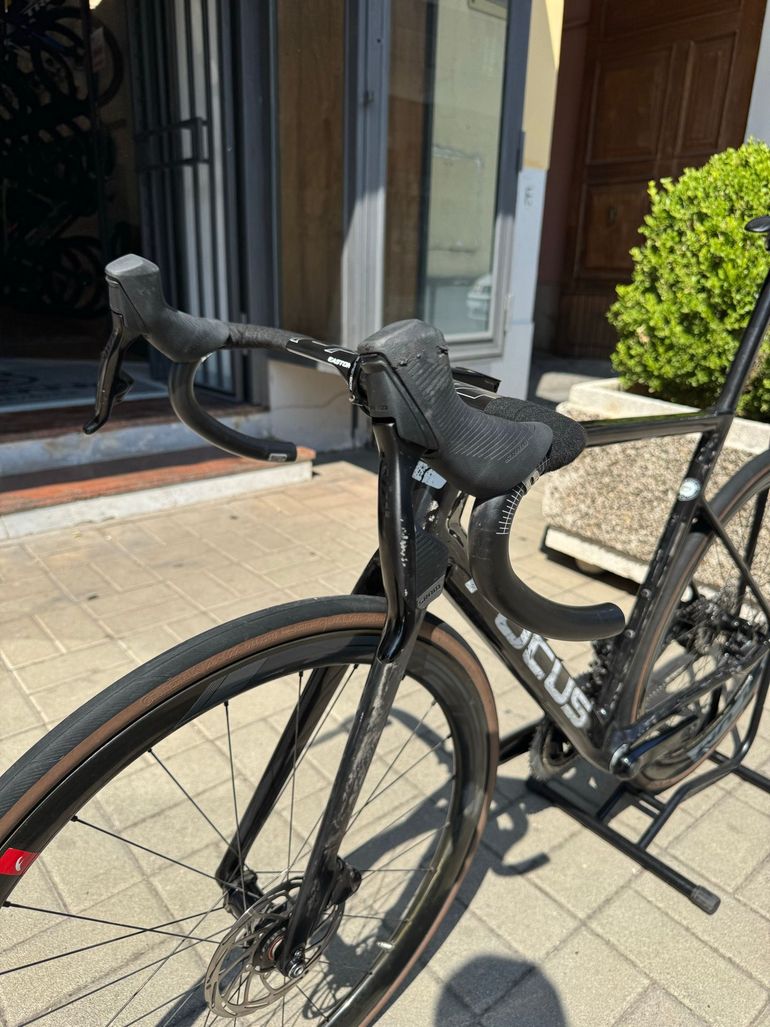 Used Focus Izalco SRAM Rival eTap AXS 2023 Road & Gravel, Black — image 12 of 13