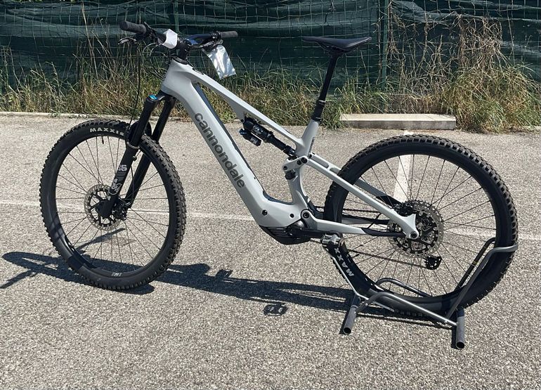 Cannondale Moterra neo Shimano Deore XT 2025 Mountainbike usato, Grigio chiaro — immagine 2 di 4