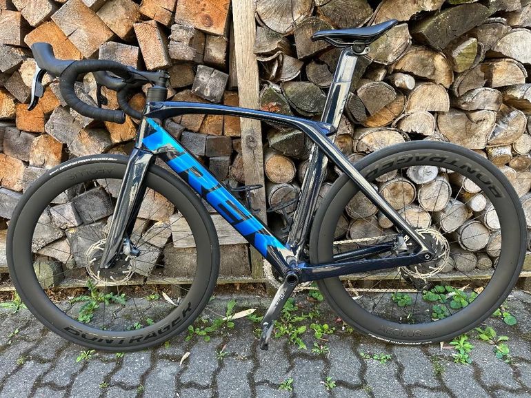 Used Trek Madone SL 7 2022 2022 Road & Gravel, Black — image 3 of 6