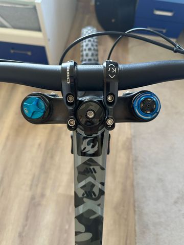 Tweedehands Pivot Phoenix 29 Pro Saint 2019 2019 Mountainbike — afbeelding 14 van 26