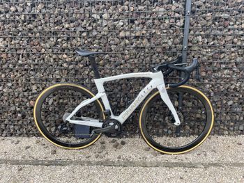 Używany Pinarello DOGMA F SUPER RECORD WRL Disc 2024 2024 Road & Gravel