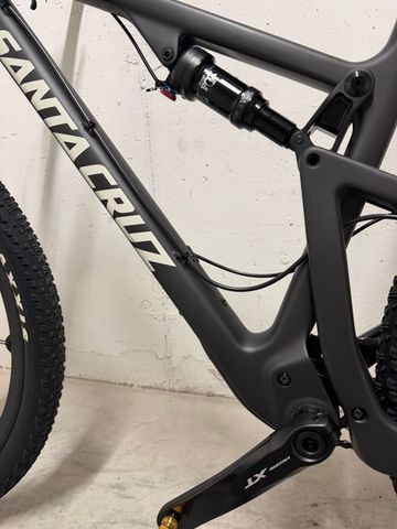 Used Santa Cruz Blur XE C 2018 2018 Mountainbike, Black, 29 — image 8 of 11