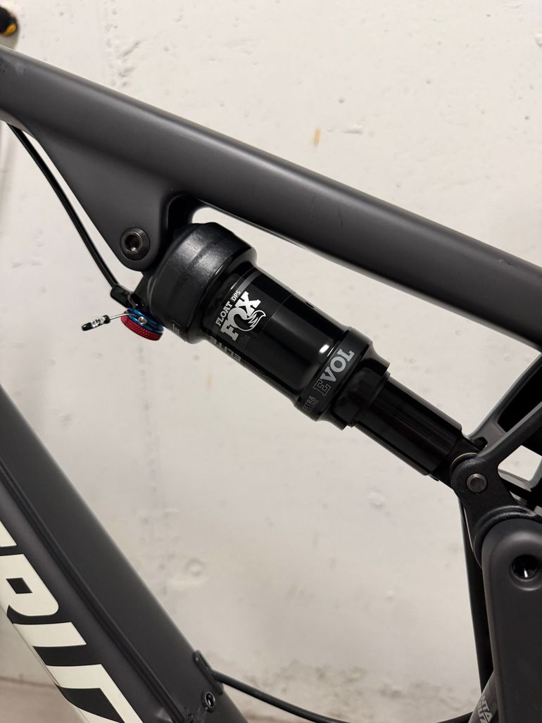 Santa Cruz Blur XE C 2018 2018 Mountainbike d'occasion — image 9 sur 11