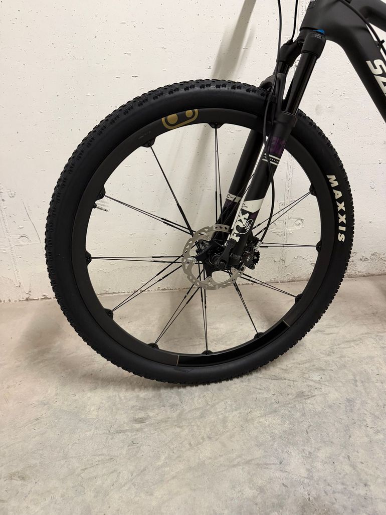 Santa Cruz Blur XE C 2018 2018 Mountainbike d'occasion — image 2 sur 11