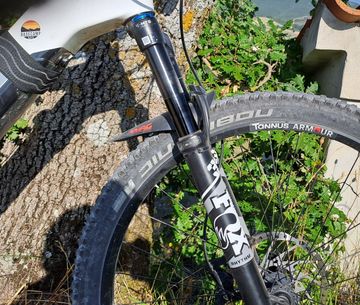Gebrauchtes Raymon FullRay 150E 10.0 2022 Mountainbike, Weiß — Bild 6 von 6