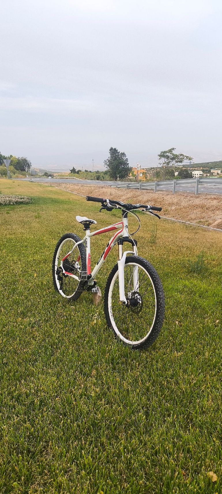 Used BH Custom Other Shimano 2010 Mountainbike, White — image 2 of 10