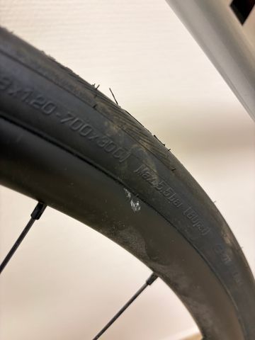 Used Canyon Endurace CF 7 2025 2025 Road & Gravel, White — image 5 of 10