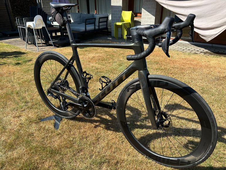 Gebrauchtes Scott Addict RC 40 2024 2024 Road & Gravel, Hellgrau — Bild 2 von 8