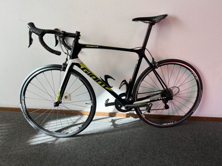 Gebrauchtes Giant TCR Advanced 1 2016 2016 Road & Gravel, Schwarz — Bild 2 von 4