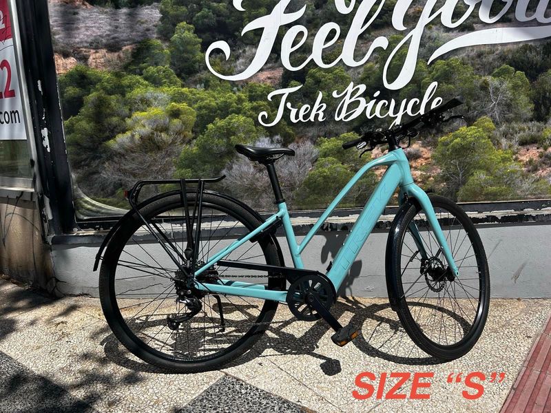 Tweedehands Trek Fx+ Shimano Altus 2023 Urban & Touring